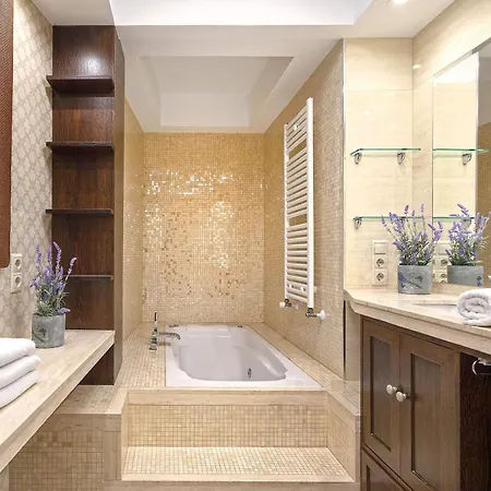 Genteel Paseo De La Victoria *